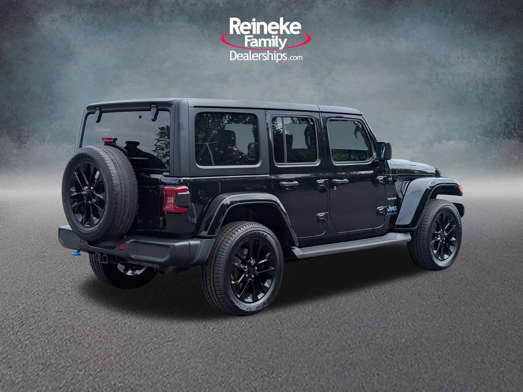 Used 2023 Jeep Wrangler Unlimited Sahara w/ Cold Weather Group AWD/4WD image 5