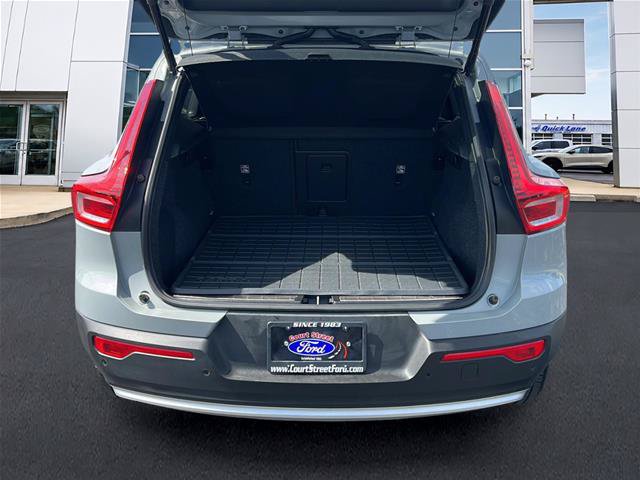 Used 2025 Volvo XC40 B5 Plus AWD/4WD image 18