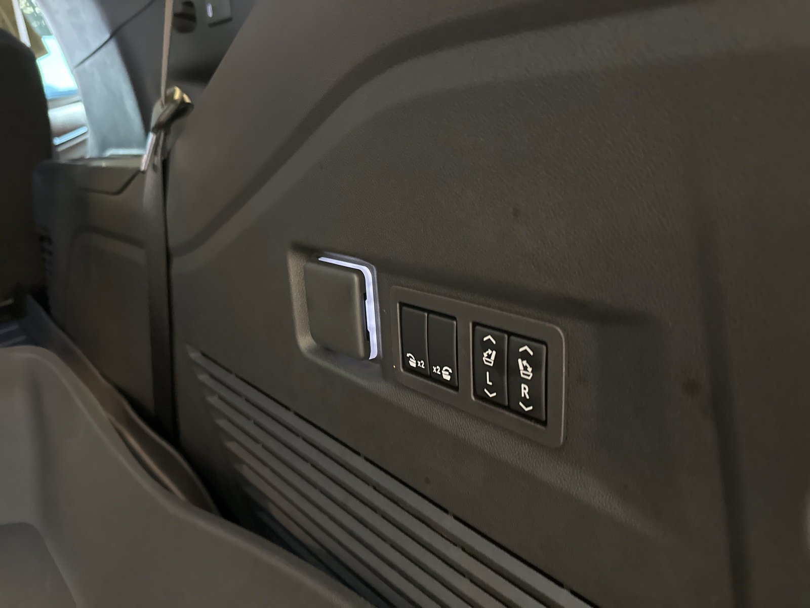 Used 2024 GMC Yukon Denali Ultimate w/ LPO, Floor Liner Package image 35