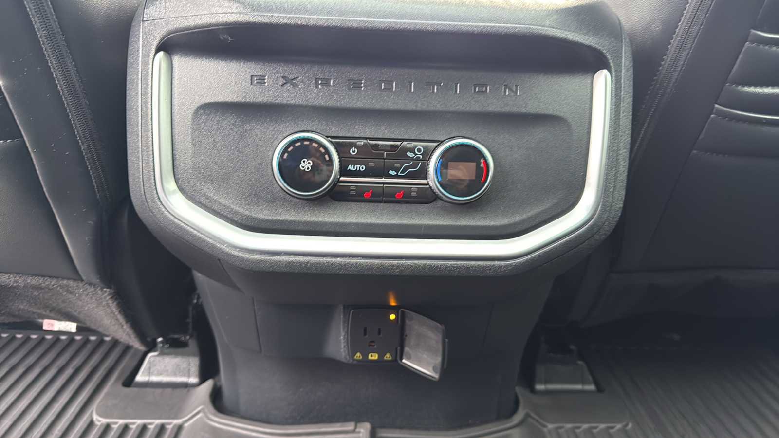 Certified 2025 Ford Expedition Platinum w/ Stealth Performance Package image 29