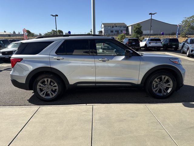 Certified 2023 Ford Explorer XLT w/ Equipment Group 202A RWD image 6