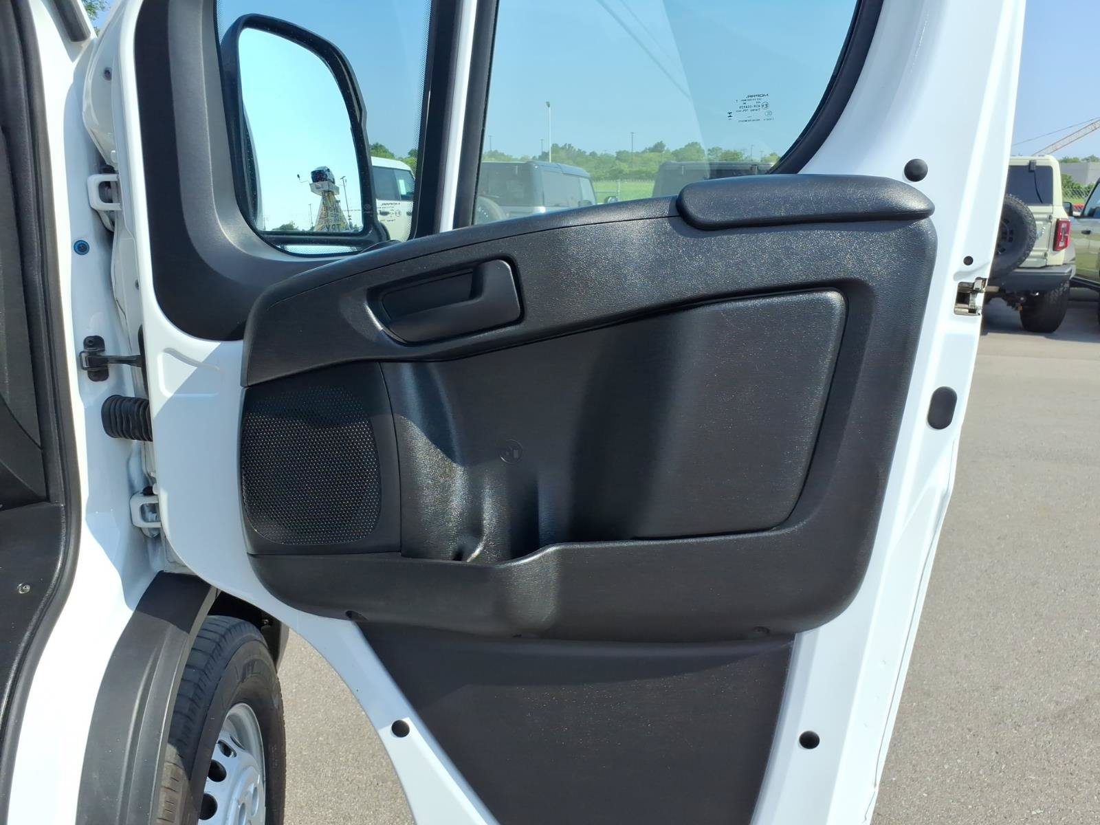 Used 2024 RAM ProMaster 2500 w/ Convenience Group FWD image 15