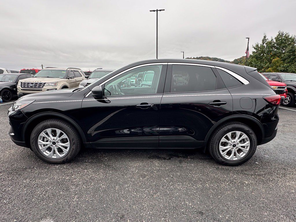 Certified 2023 Ford Escape Active w/ Tech Pack #1 AWD/4WD image 2