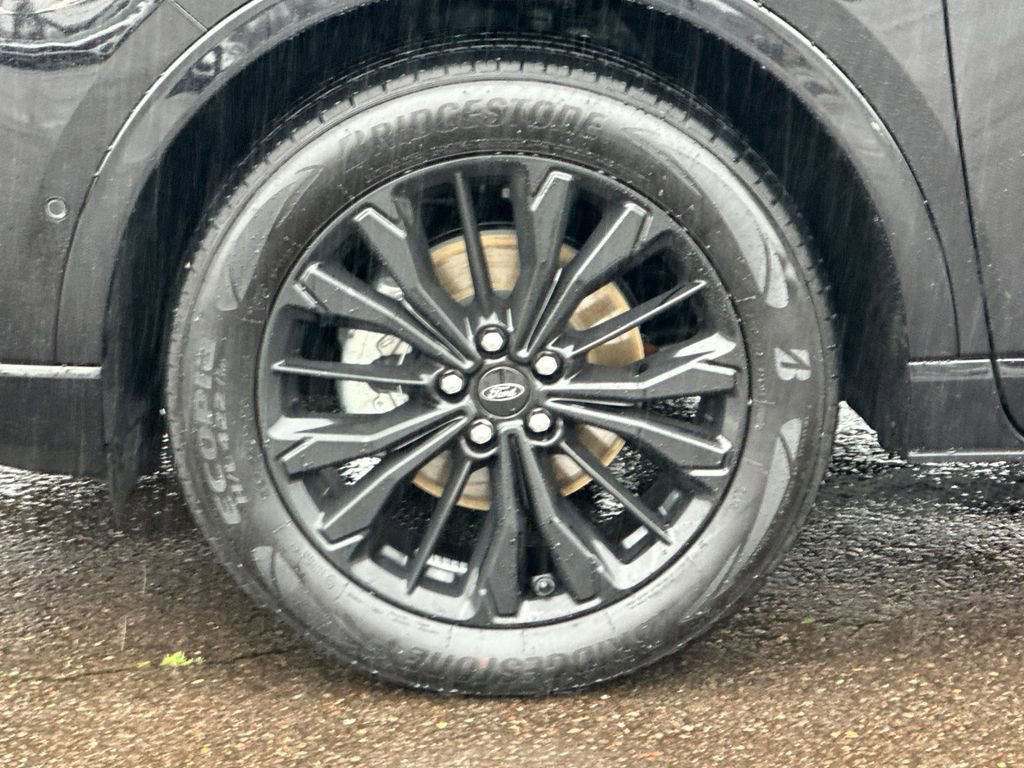 Certified 2024 Ford Escape ST-Line Elite w/ Premium Technology Package image 24