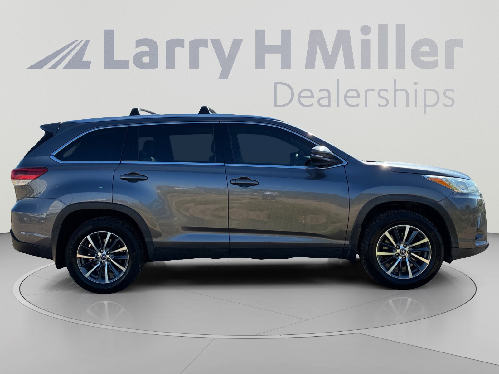 Used 2019 Toyota Highlander XLE AWD/4WD image 6