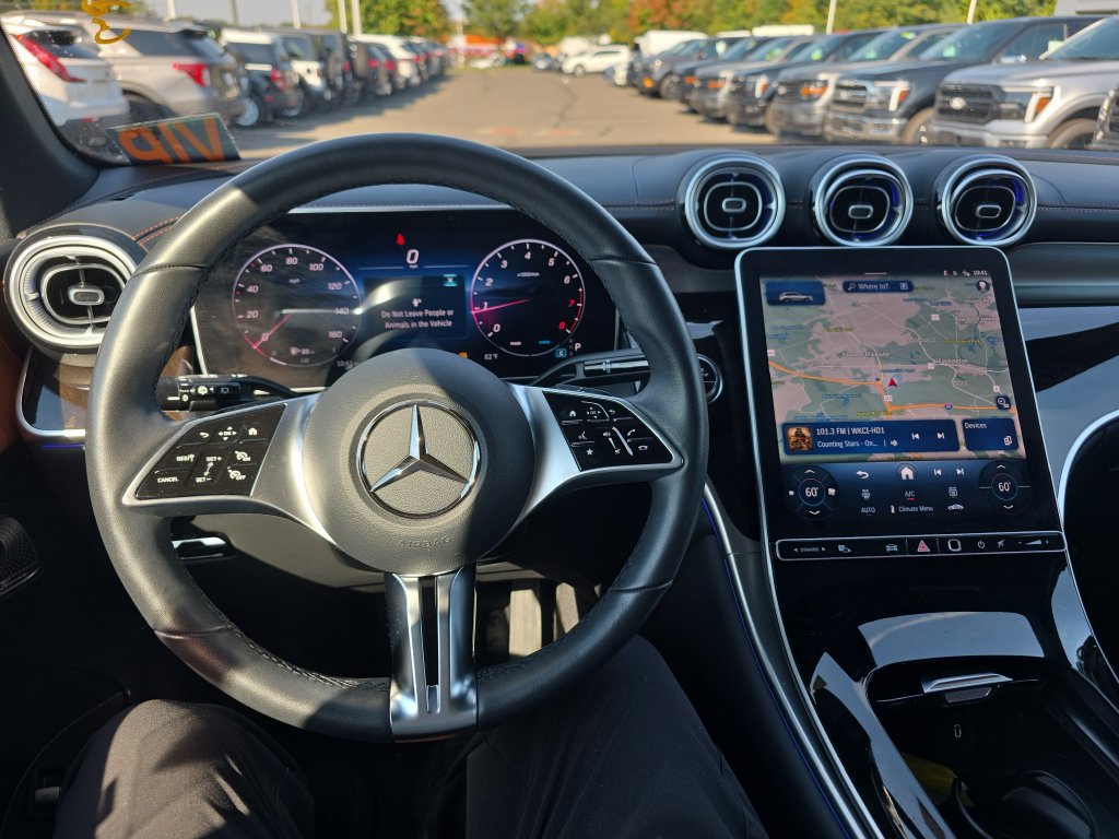 Used 2025 Mercedes-Benz GLC 300 4MATIC image 23