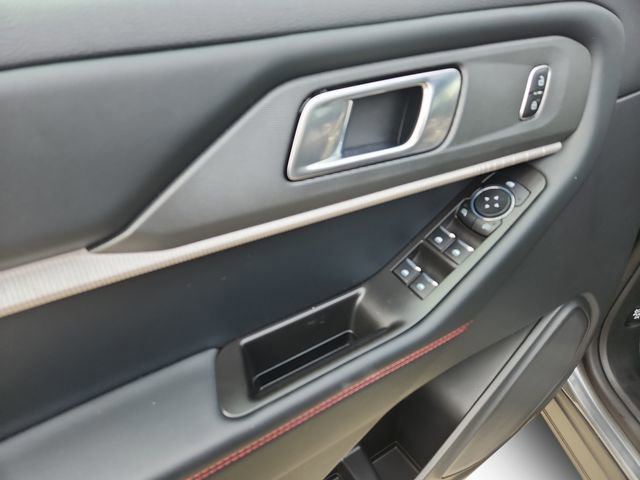 Certified 2025 Ford Explorer ST-Line image 11