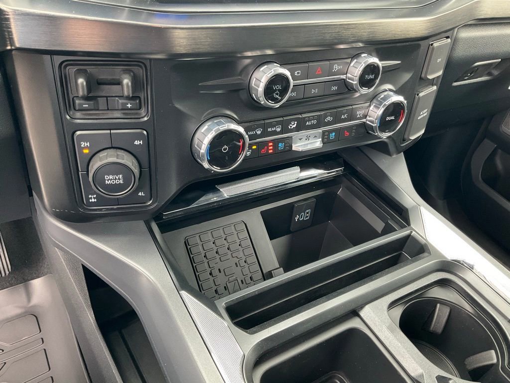 Certified 2025 Ford F350 Lariat w/ Black Appearance Package image 86