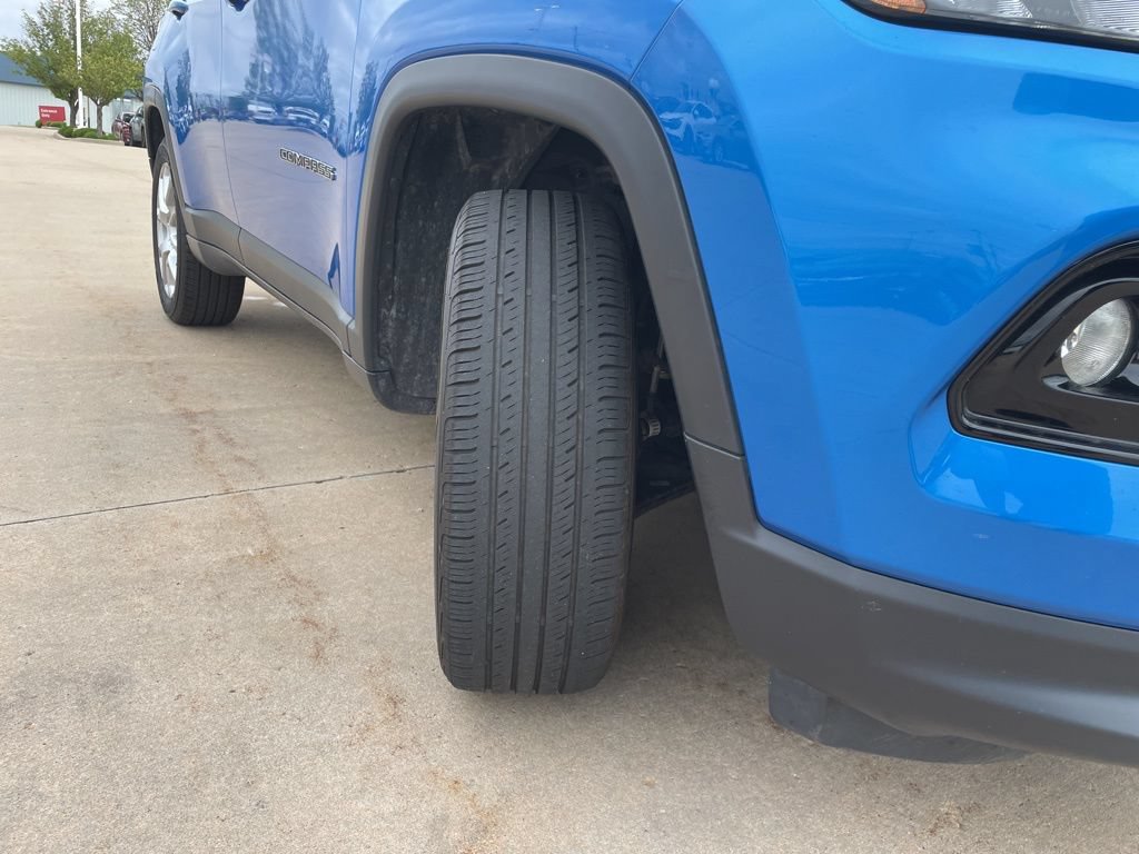 Used 2025 Jeep Compass Limited AWD/4WD image 16