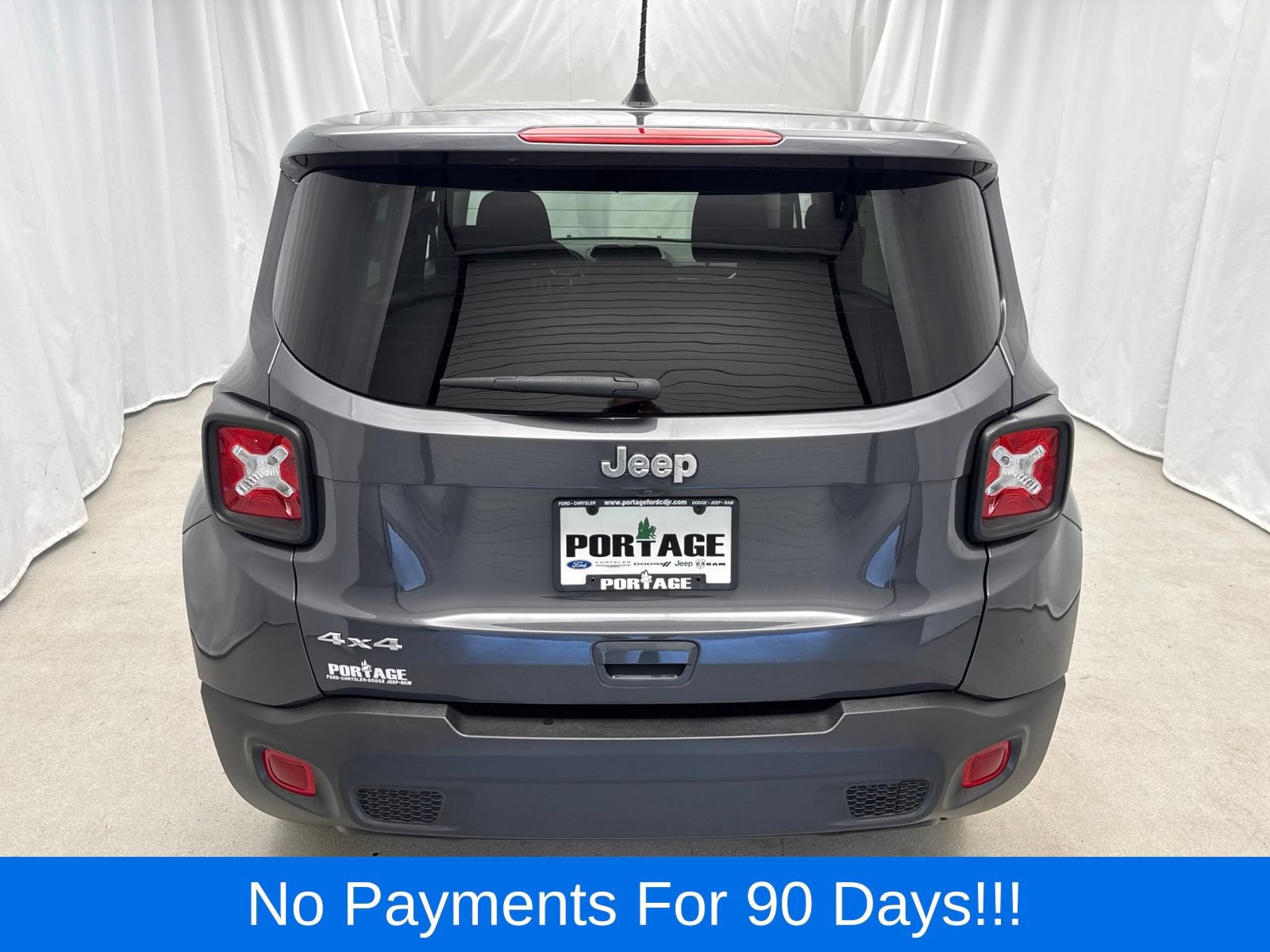 Used 2023 Jeep Renegade Latitude AWD/4WD image 3