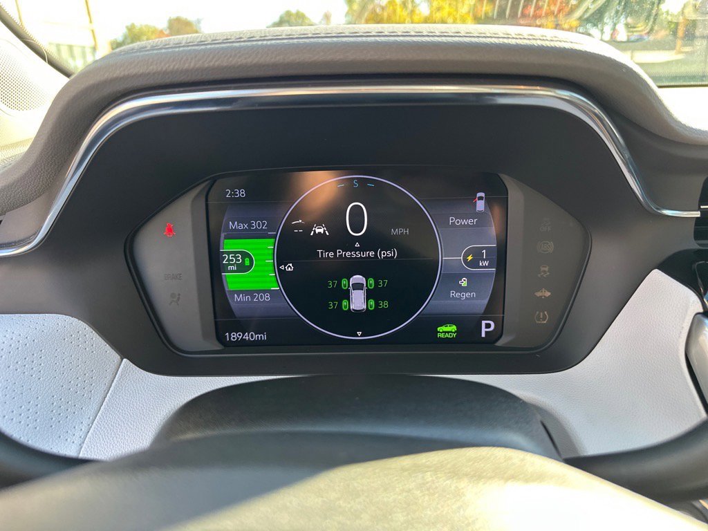 Used 2023 Chevrolet Bolt EUV Premier image 14