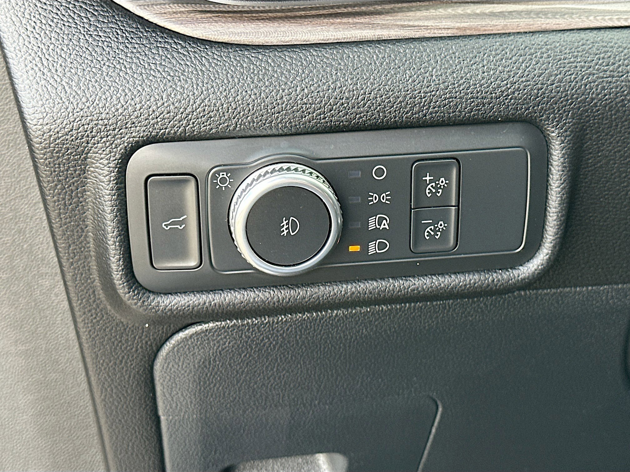 Certified 2022 Ford Explorer Limited w/ Equipment Group 301A image 10