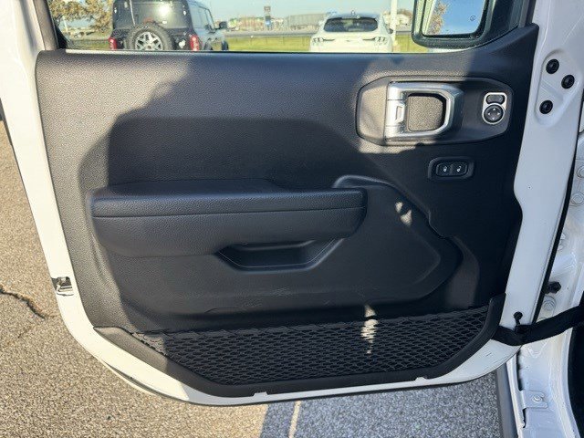 Used 2024 Jeep Wrangler Rubicon image 11