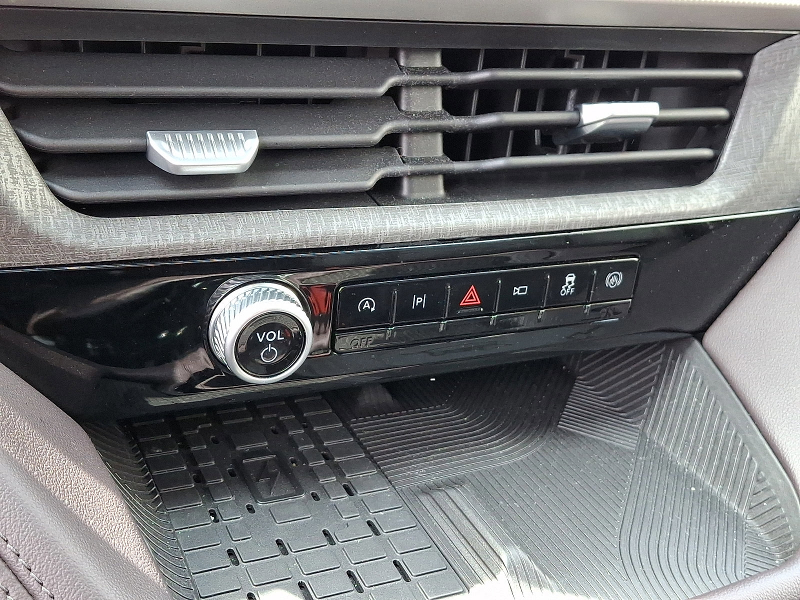 Certified 2025 Ford Explorer Platinum w/ LUX Leather Package image 18