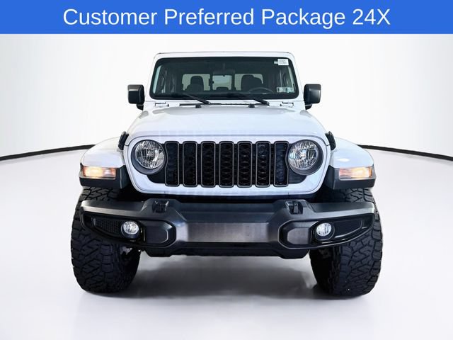 Used 2024 Jeep Gladiator Sport AWD/4WD image 2