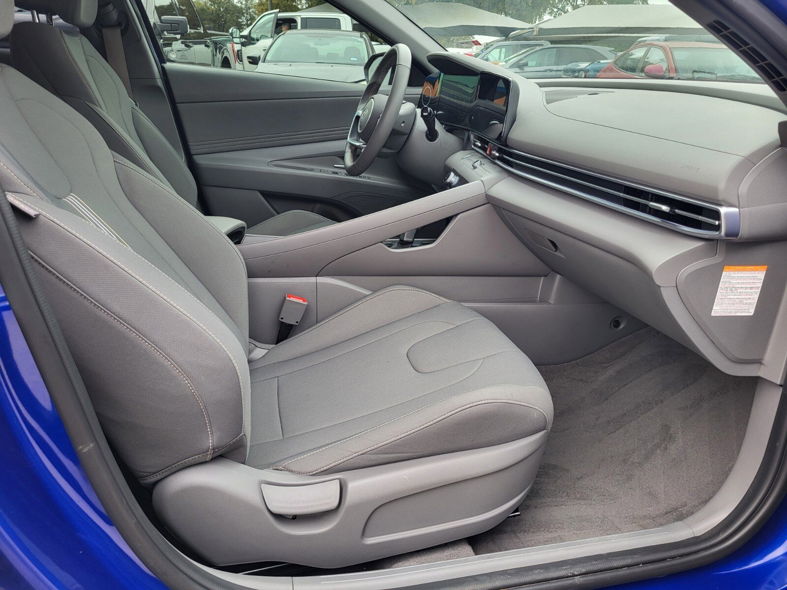 Used 2025 Hyundai Elantra SEL image 12