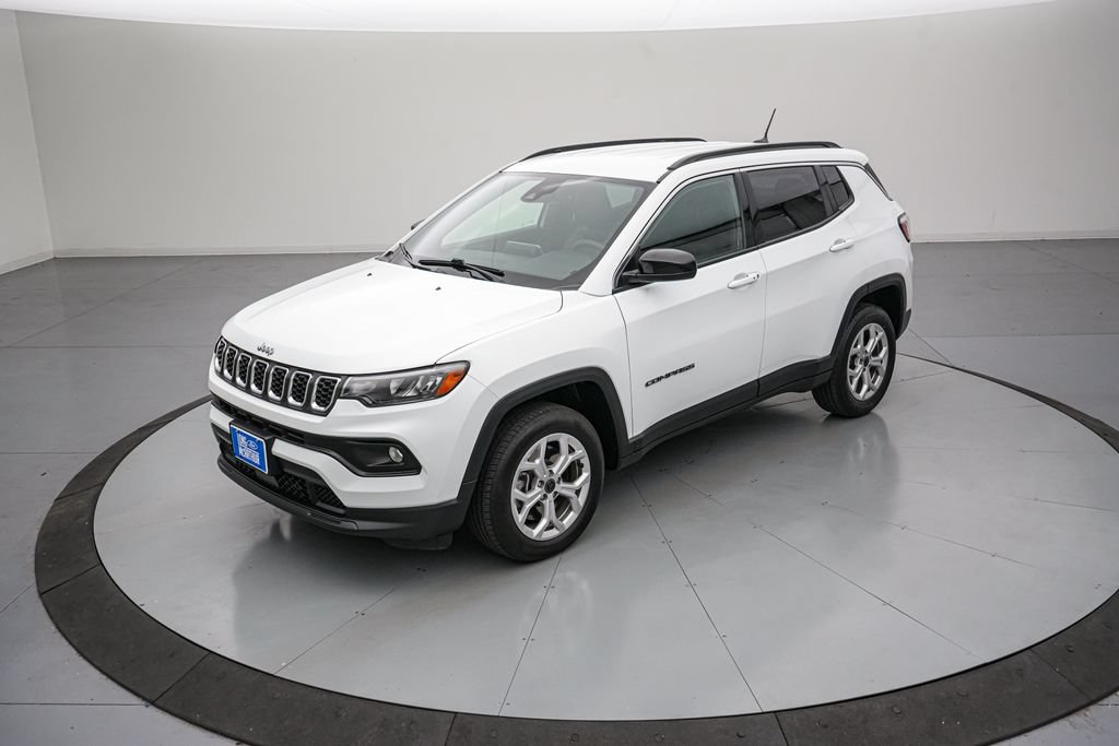 Used 2025 Jeep Compass Latitude AWD/4WD image 8