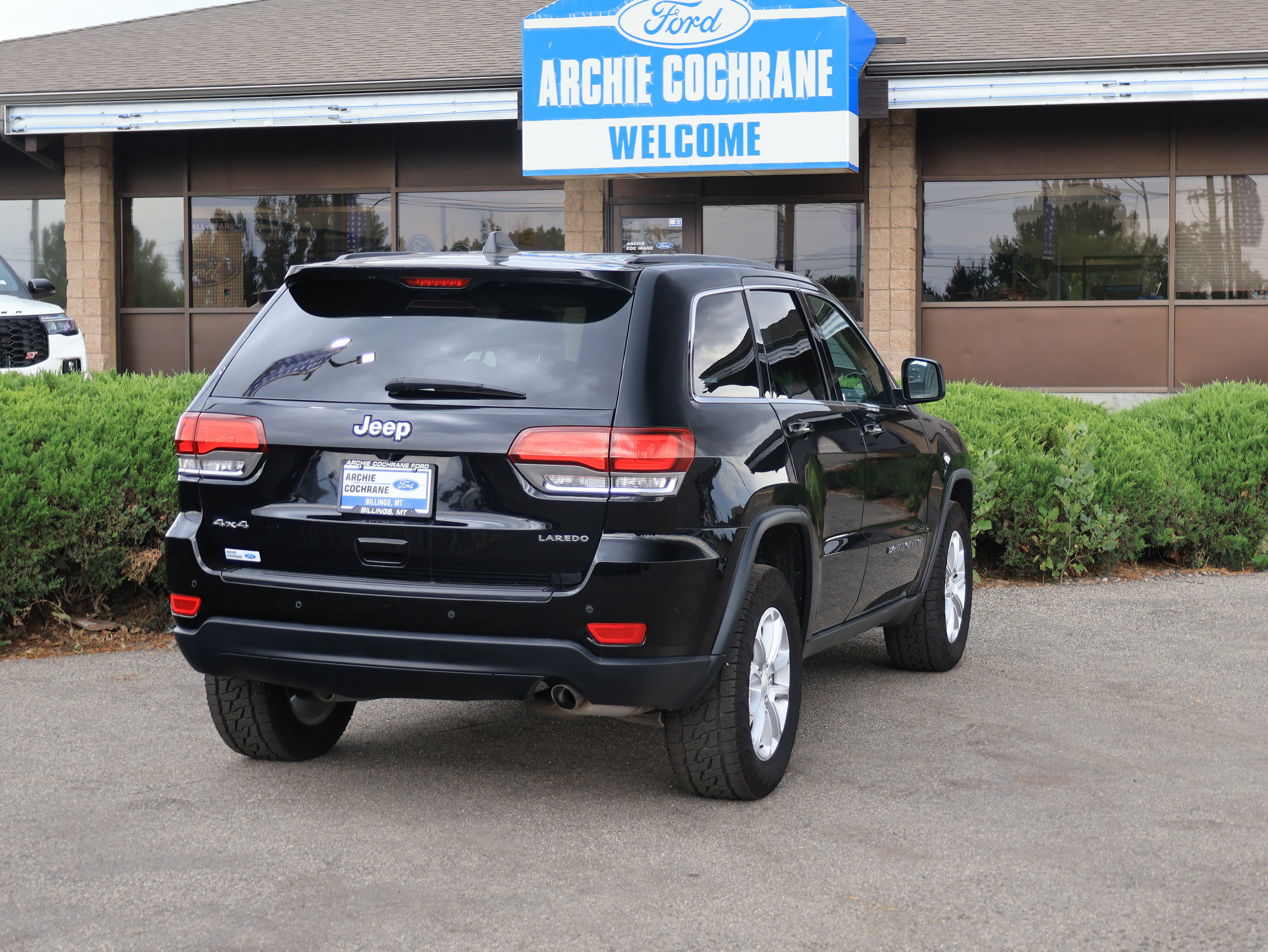 Used 2022 Jeep Grand Cherokee Laredo E AWD/4WD image 6