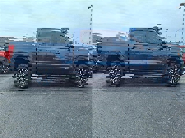 Used 2021 GMC Sierra 1500 AT4 w/ AT4 Value Package image 2