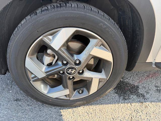Used 2025 Hyundai Venue SEL FWD image 19