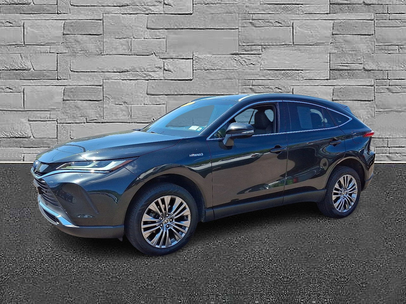 Used 2021 Toyota Venza XLE image 5