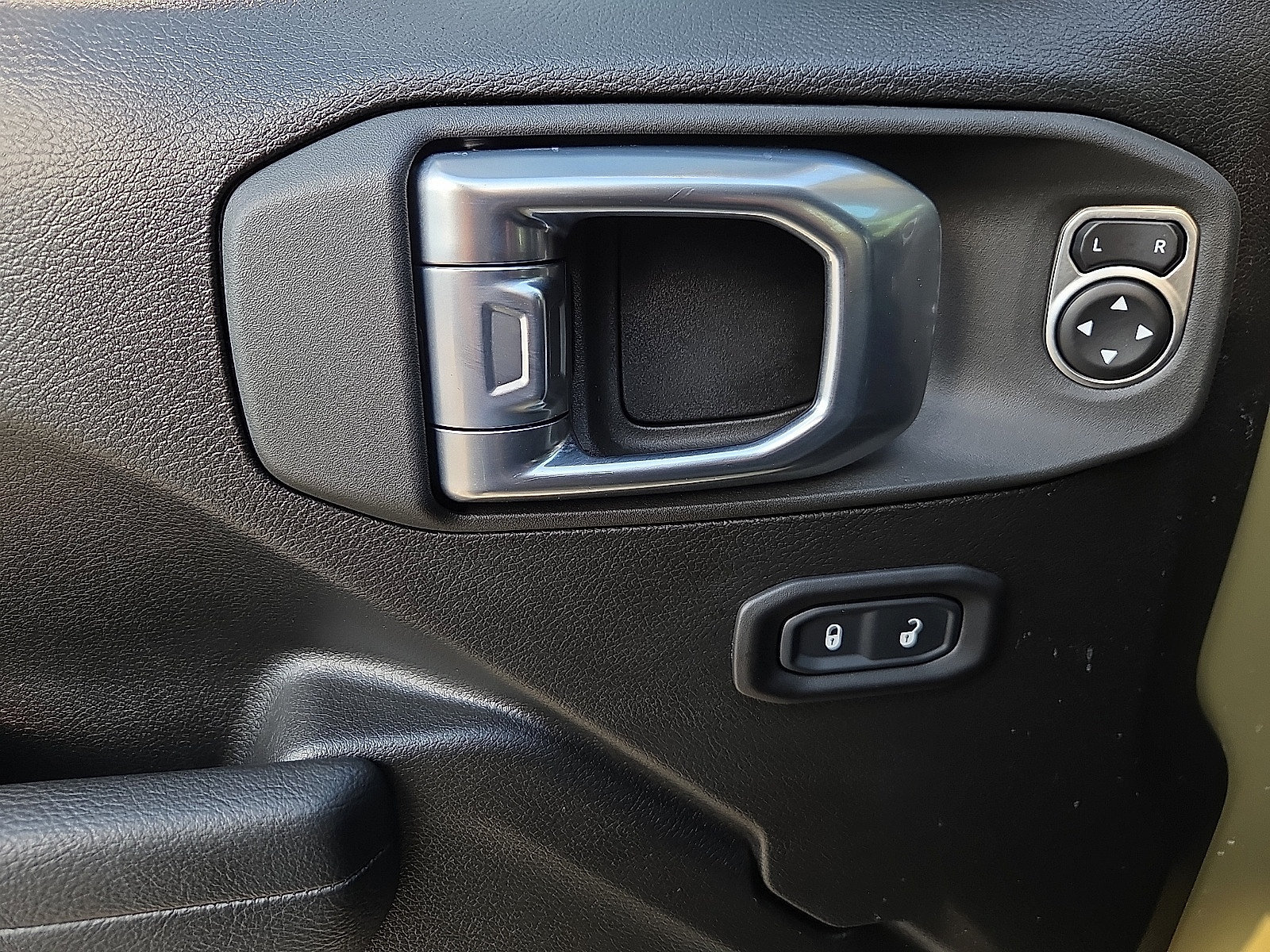 Used 2026 Jeep Wrangler Unlimited Sport AWD/4WD image 13