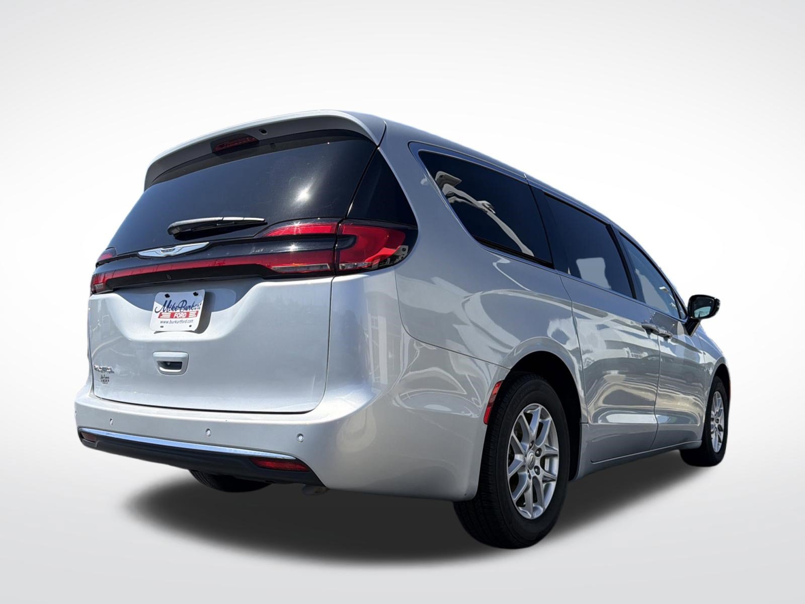 Used 2024 Chrysler Pacifica Touring-L FWD image 15
