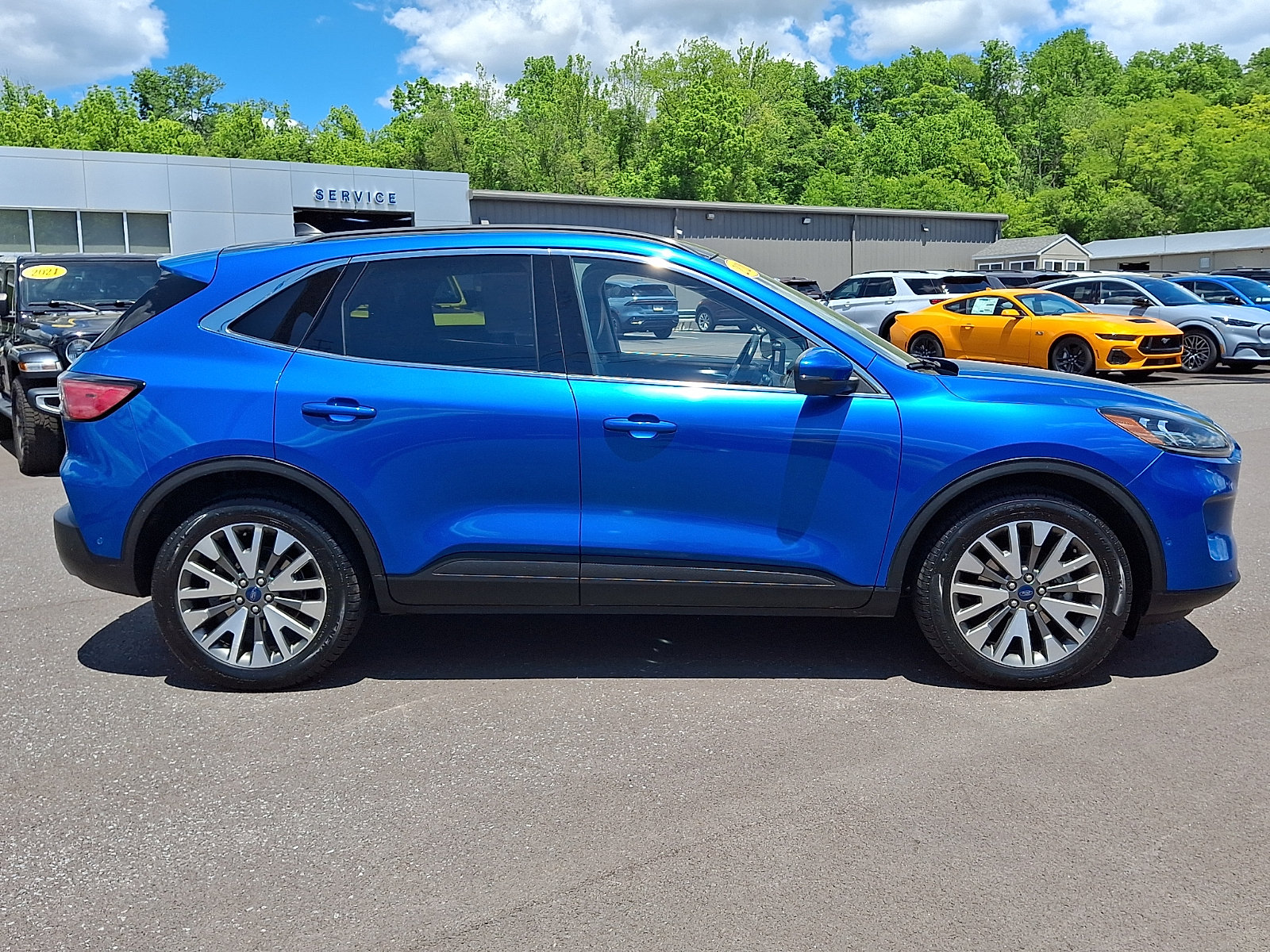 Certified 2020 Ford Escape Titanium w/ Titanium Premium Package 2.0 AWD/4WD image 12