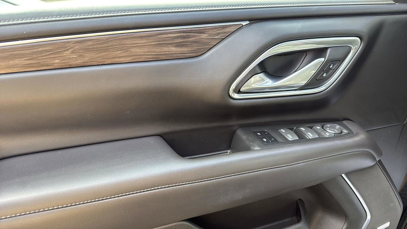 Used 2022 Chevrolet Suburban Z71 w/ Luxury Package image 10