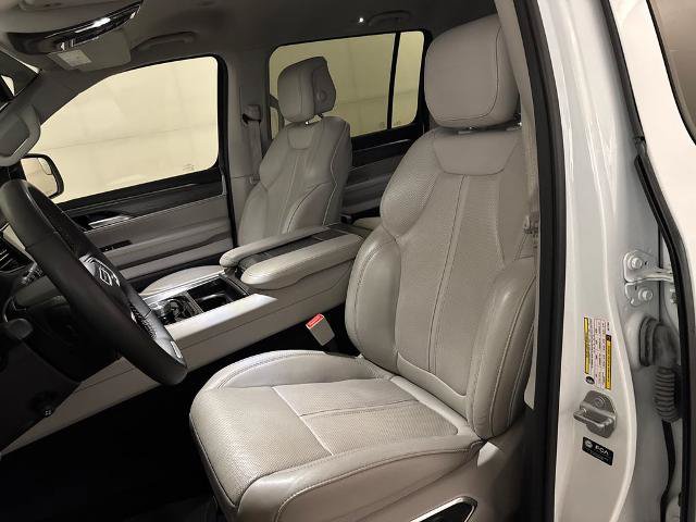 Used 2024 Jeep Wagoneer Series II w/ Flexible Seating Group RWD image 18