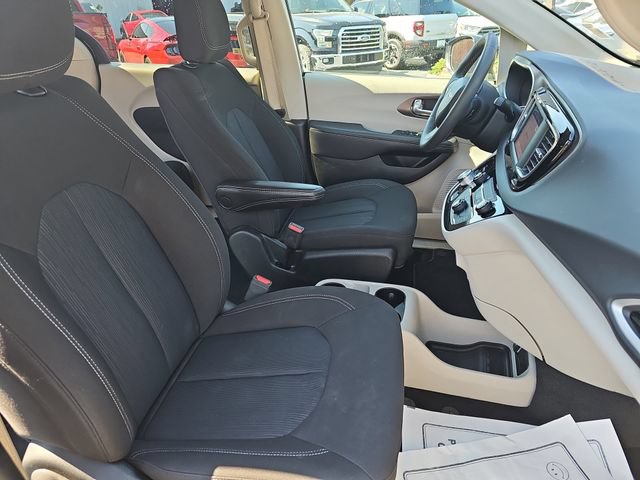 Used 2024 Chrysler Voyager LX FWD image 12