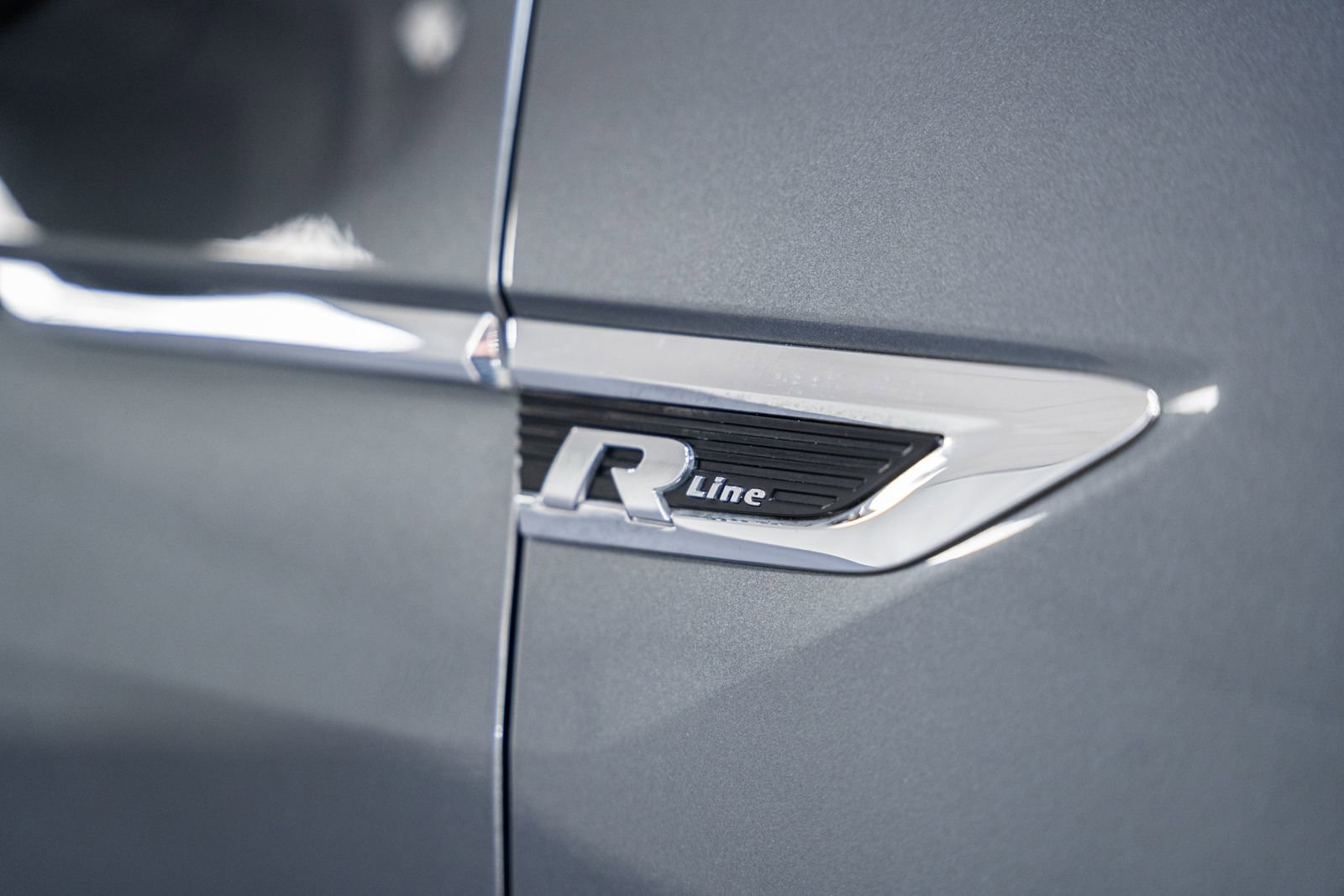 Used 2021 Volkswagen Tiguan SE R-Line image 13