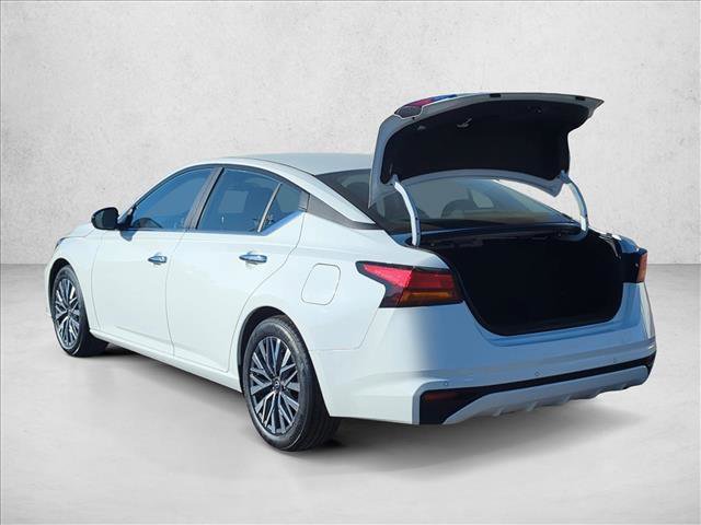 Used 2025 Nissan Altima 2.5 SV FWD image 6