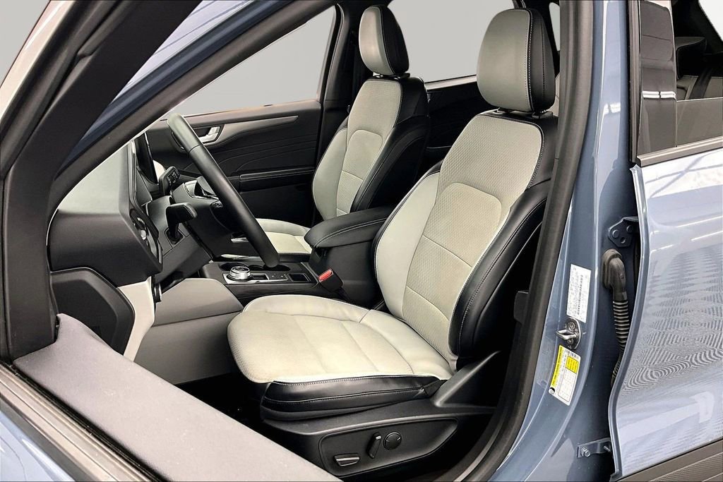 Certified 2024 Ford Escape SE FWD image 25