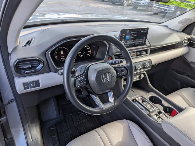 Used 2023 Honda Pilot Touring image 8