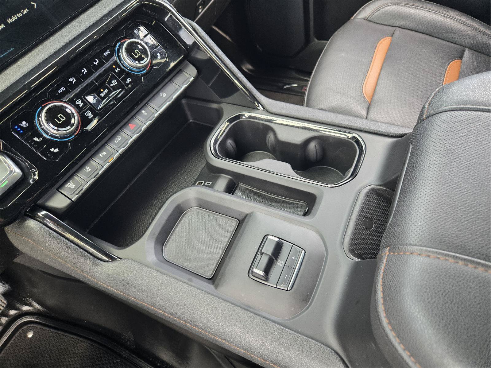 Used 2024 GMC Sierra 2500 AT4 w/ AT4 Premium Plus Package AWD/4WD image 18
