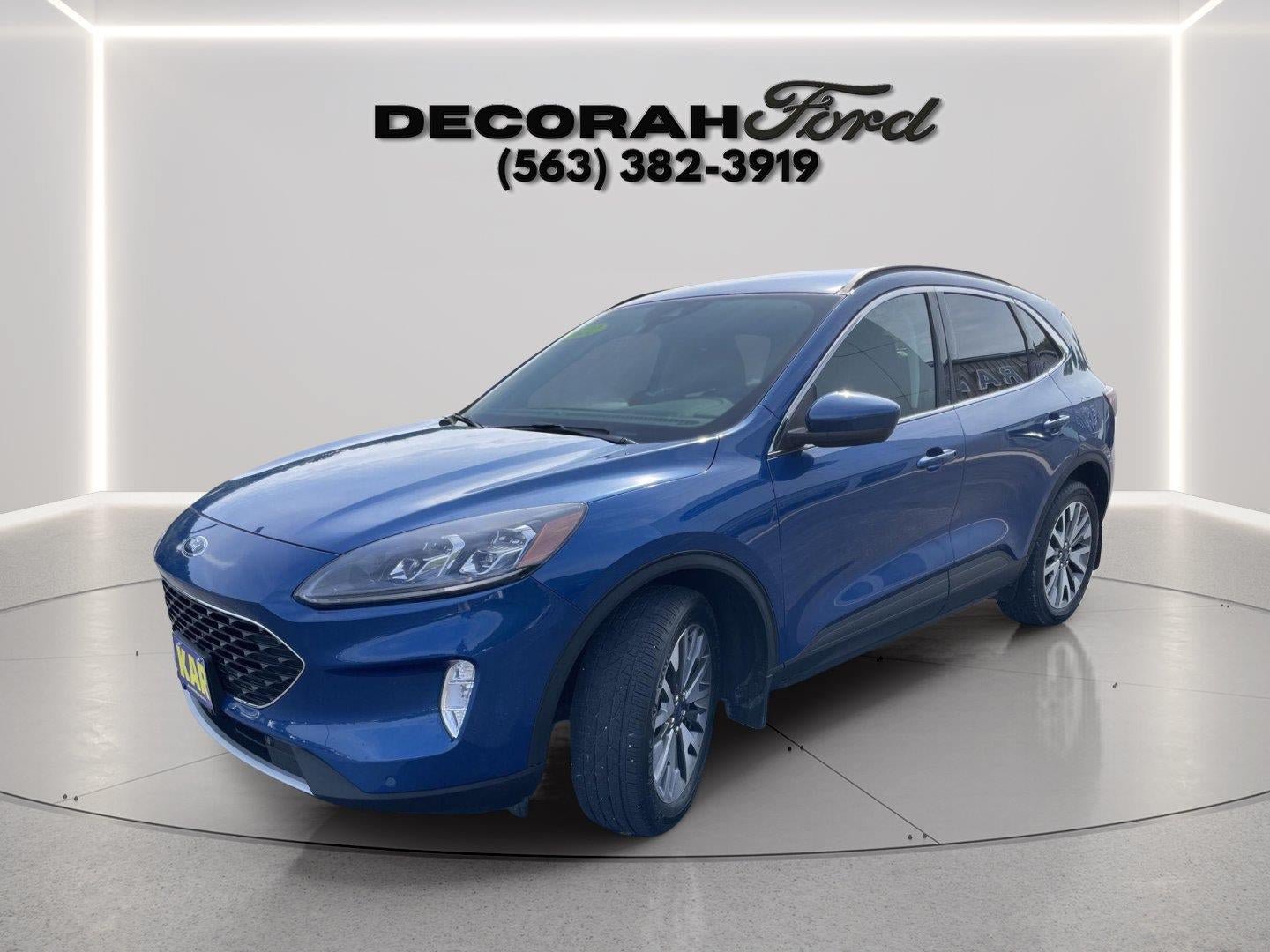 Certified 2022 Ford Escape Titanium w/ Class II Trailer Tow Package AWD/4WD image 3