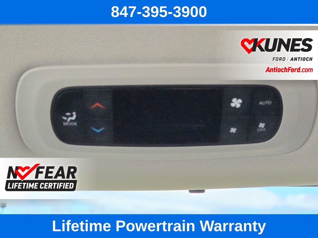 Used 2024 Chrysler Pacifica Touring-L image 26