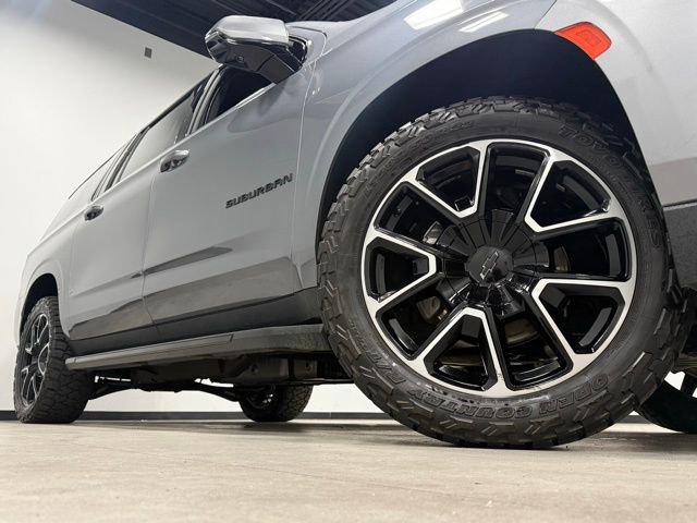 Used 2022 Chevrolet Suburban RST w/ Luxury Package image 3