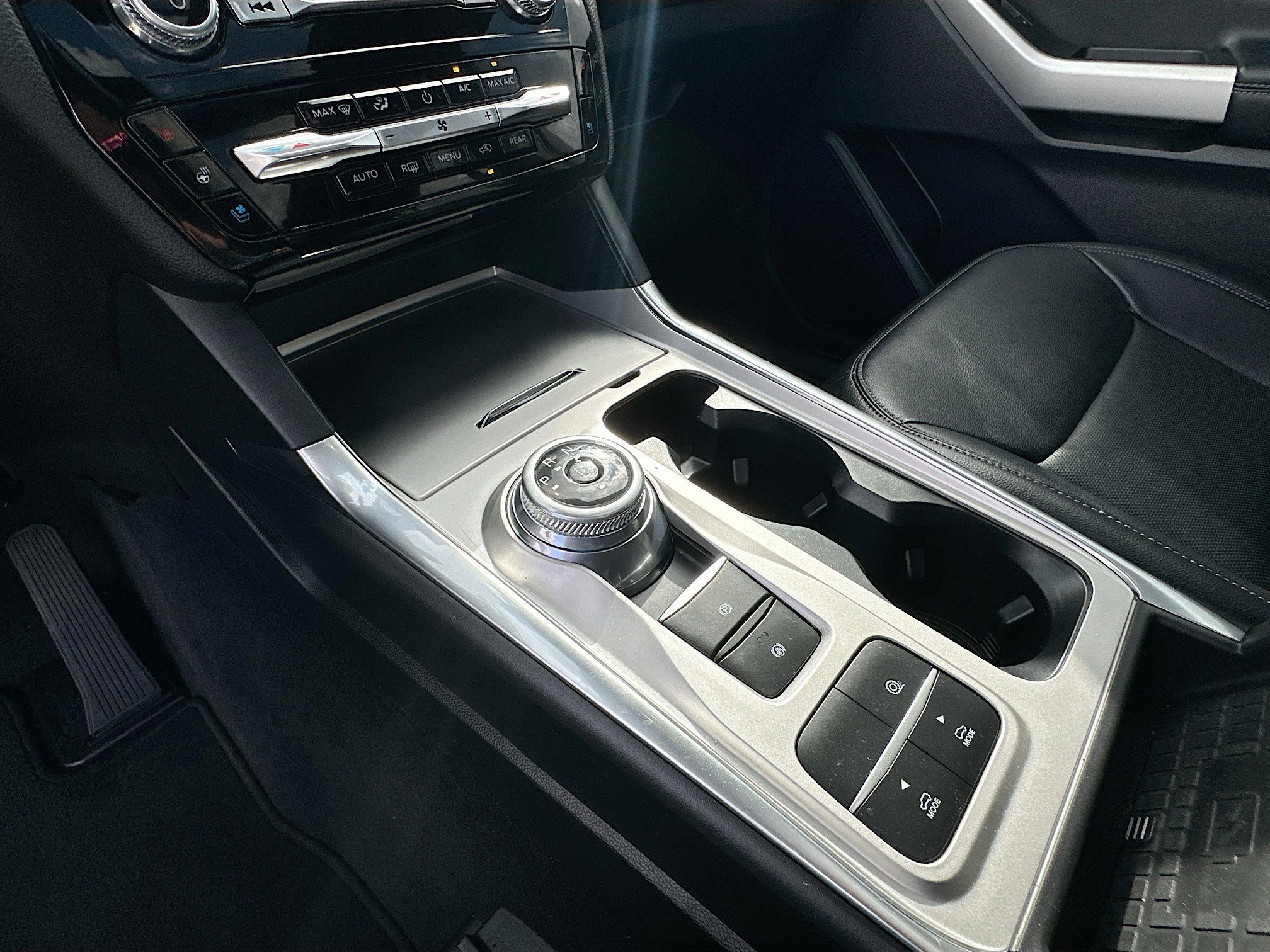 Certified 2022 Ford Explorer Limited w/ Equipment Group 301A image 17