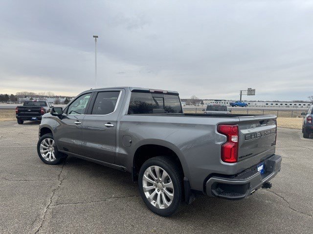 Used 2021 Chevrolet Silverado 1500 High Country w/ Safety Package II image 3