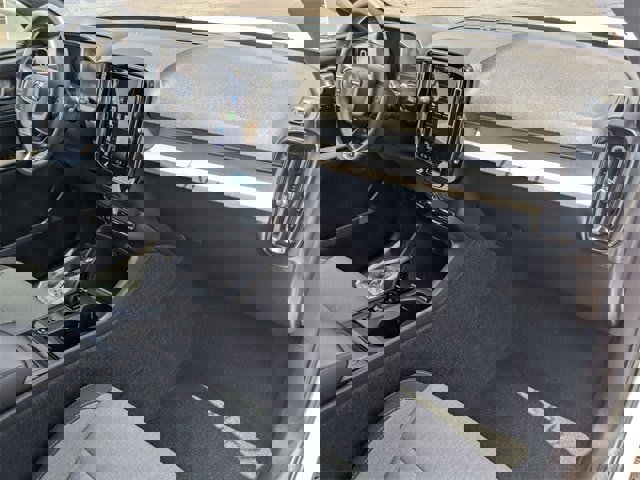 Used 2023 Volvo XC40 B5 Core image 28