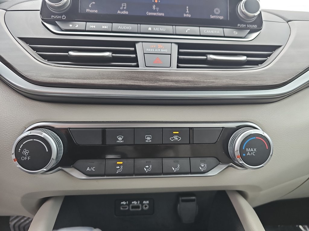 Used 2025 Nissan Altima 2.5 SV FWD image 21