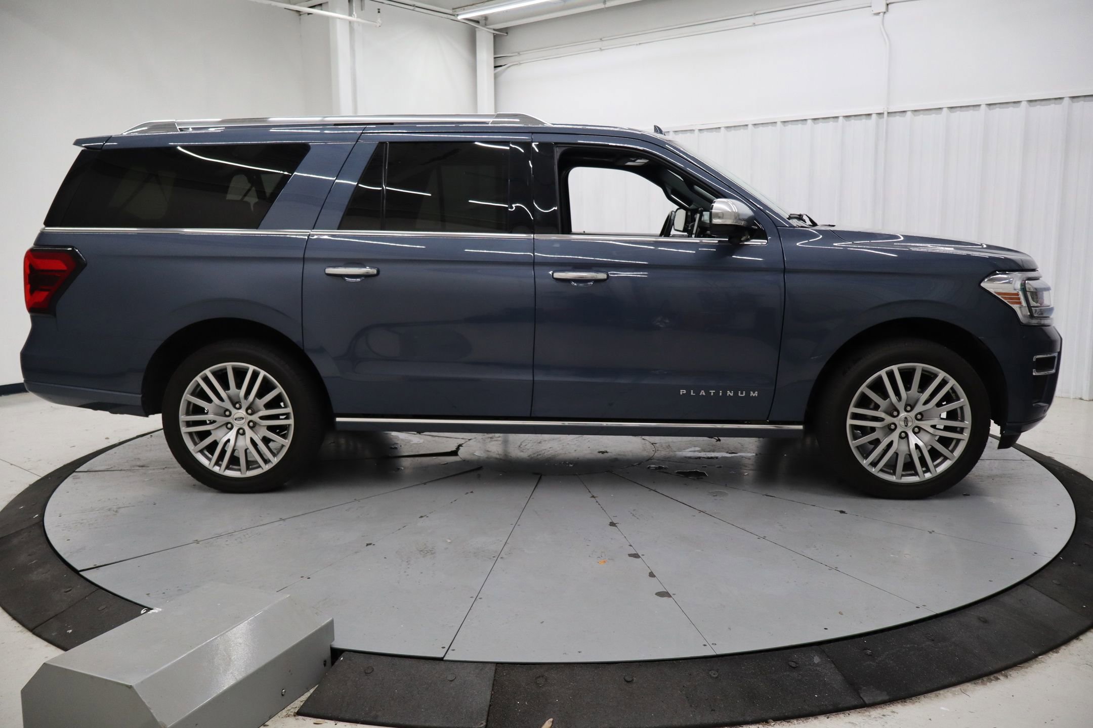 Certified 2022 Ford Expedition Max Platinum AWD/4WD image 2