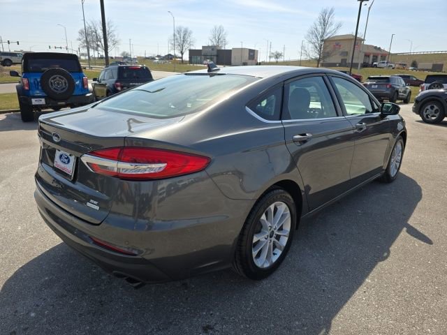 Certified 2020 Ford Fusion SE image 5