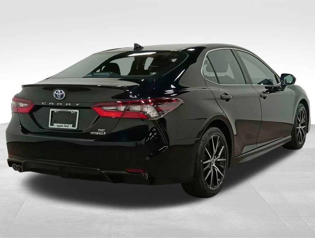 Used 2022 Toyota Camry SE w/ Cold Weather Package FWD image 3