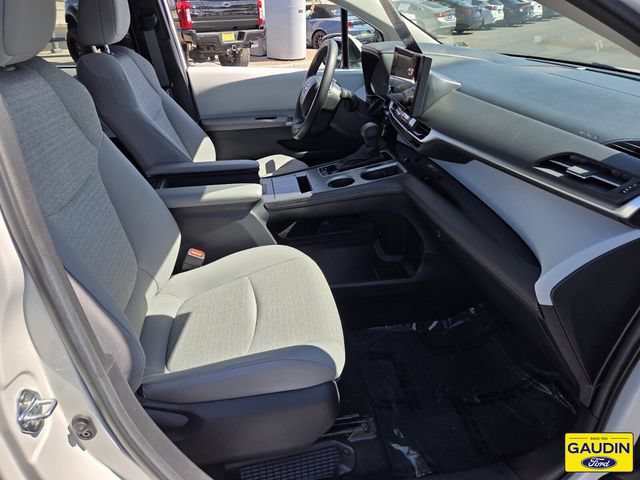 Used 2025 Toyota Sienna LE FWD image 15
