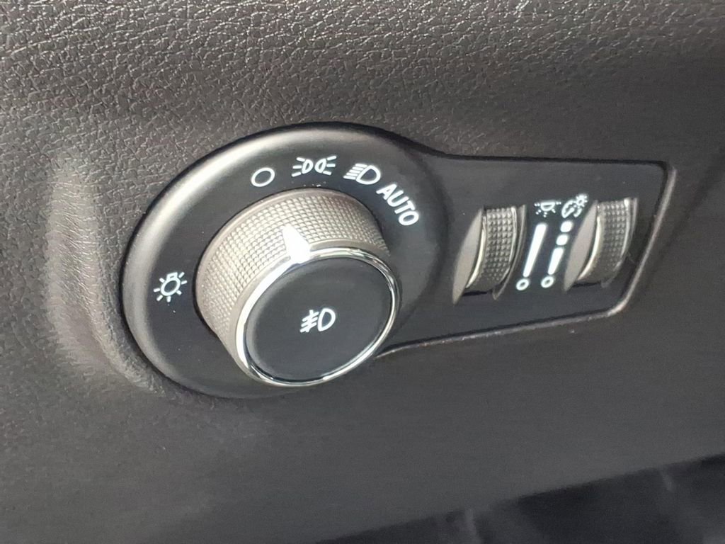 Used 2025 Jeep Compass Limited AWD/4WD image 17
