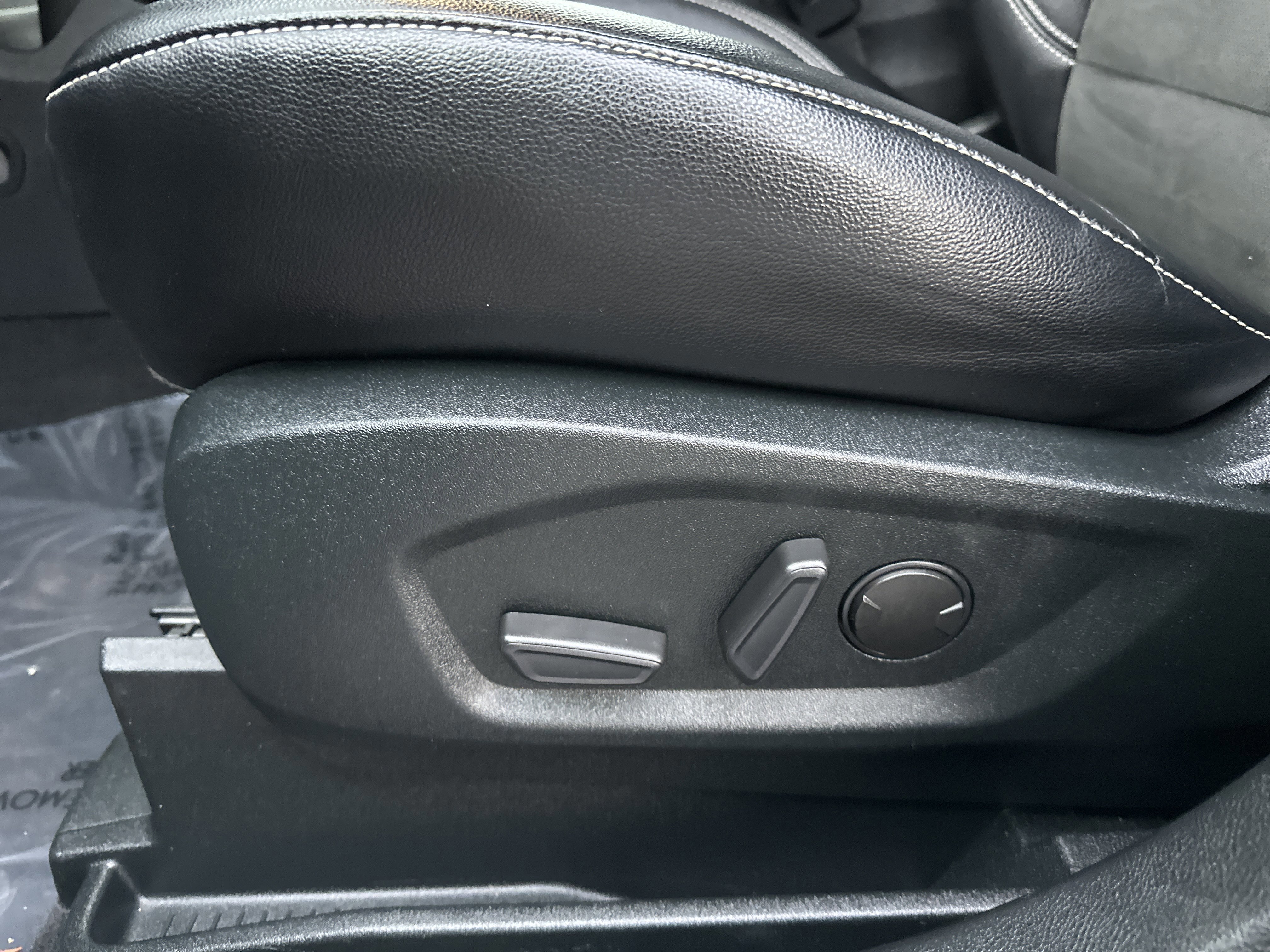 Certified 2022 Ford Edge ST image 10