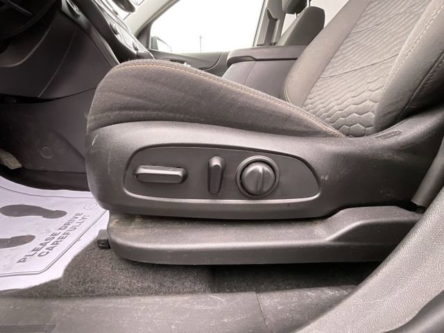 Used 2020 Chevrolet Equinox LT w/ Driver Convenience Package image 12